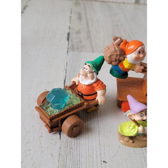Disney evil queen doc dwarf Snow White playset princess Dopey toy figure - Picture 6 of 10